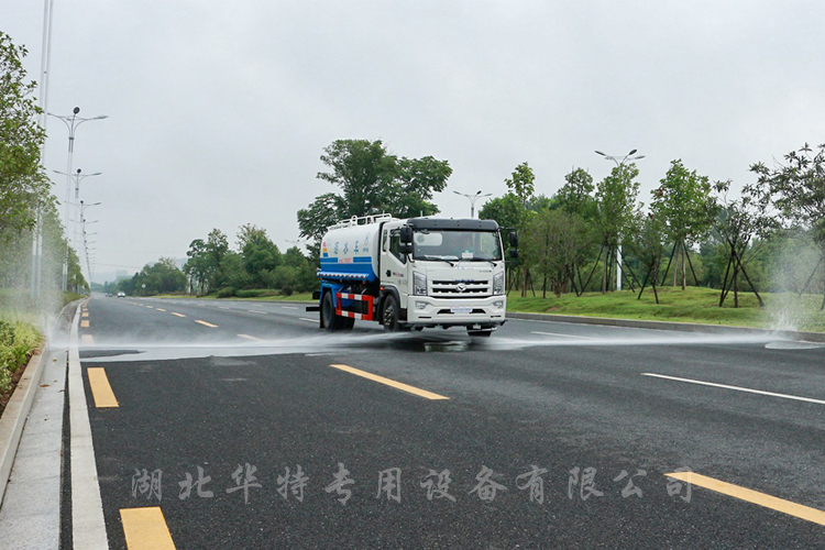 灑水車道路灑水作業